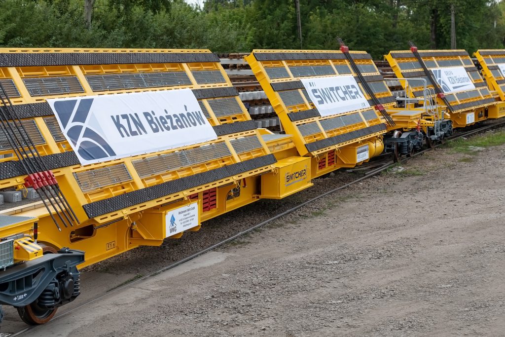 wagon with tillting platform